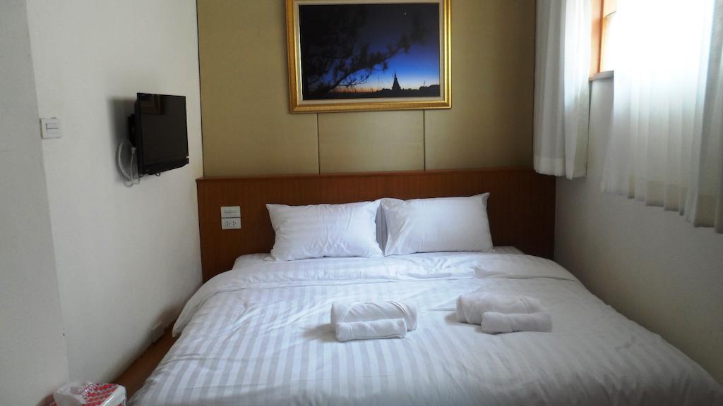 Oyo 1093 De Nawarat Chiang Mai Boutique Apartment חדר תמונה